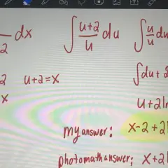 Rechenschritte zur **substitution integral** von x/(x-2) dx. Zeigt u=x-2, du=dx, und die Umwandlung in u/(u+2) du.