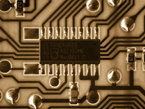 Halbleiter einfach erklärt - so funktionieren Chips und Solarzellen