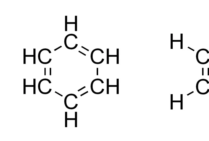 Strukturen von Benzol, Cyclohexadien und Benzol zeigen die Grundlagen der Aromaten-Chemie.