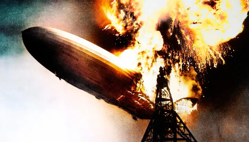Das Luftschiff Hindenburg brennt und explodiert in einem dramatischen Inferno.