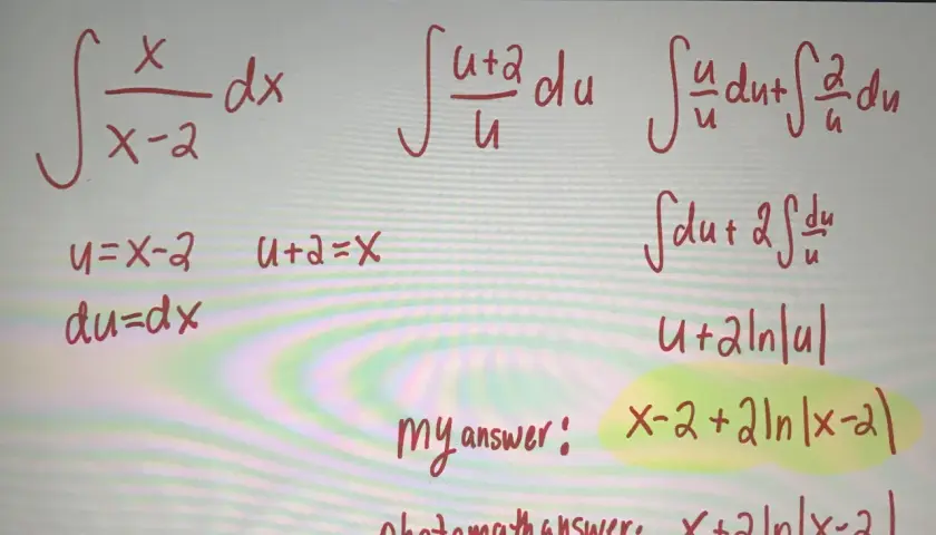 Rechenschritte zur **substitution integral** von x/(x-2) dx. Zeigt u=x-2, du=dx, und die Umwandlung in u/(u+2) du.