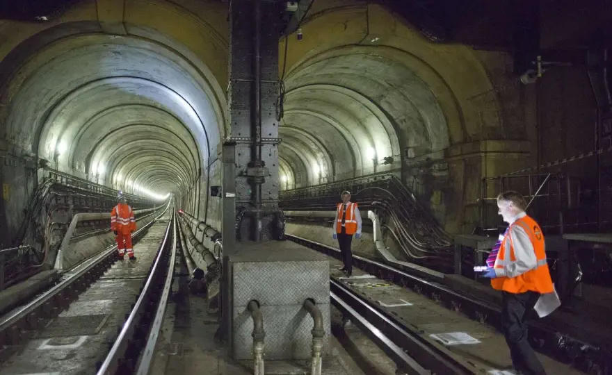 Thames Tunnel - Wie Brunels Tunnel bis heute Züge trägt