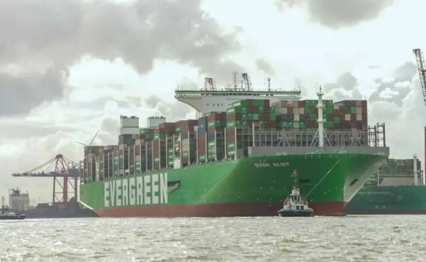 Ever Alot - 24.004 TEU und der Vergleich mit Ever Ace